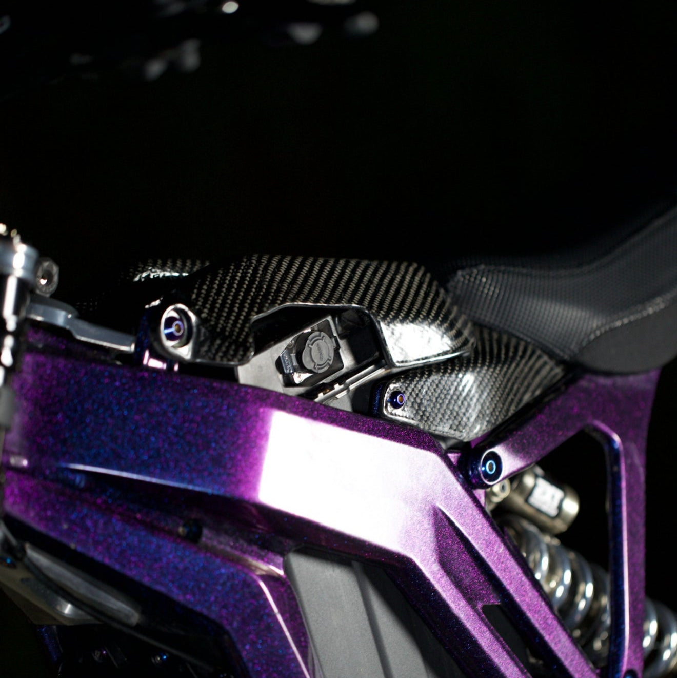 Eride Pro Carbon Fiber Battery Lid Lock