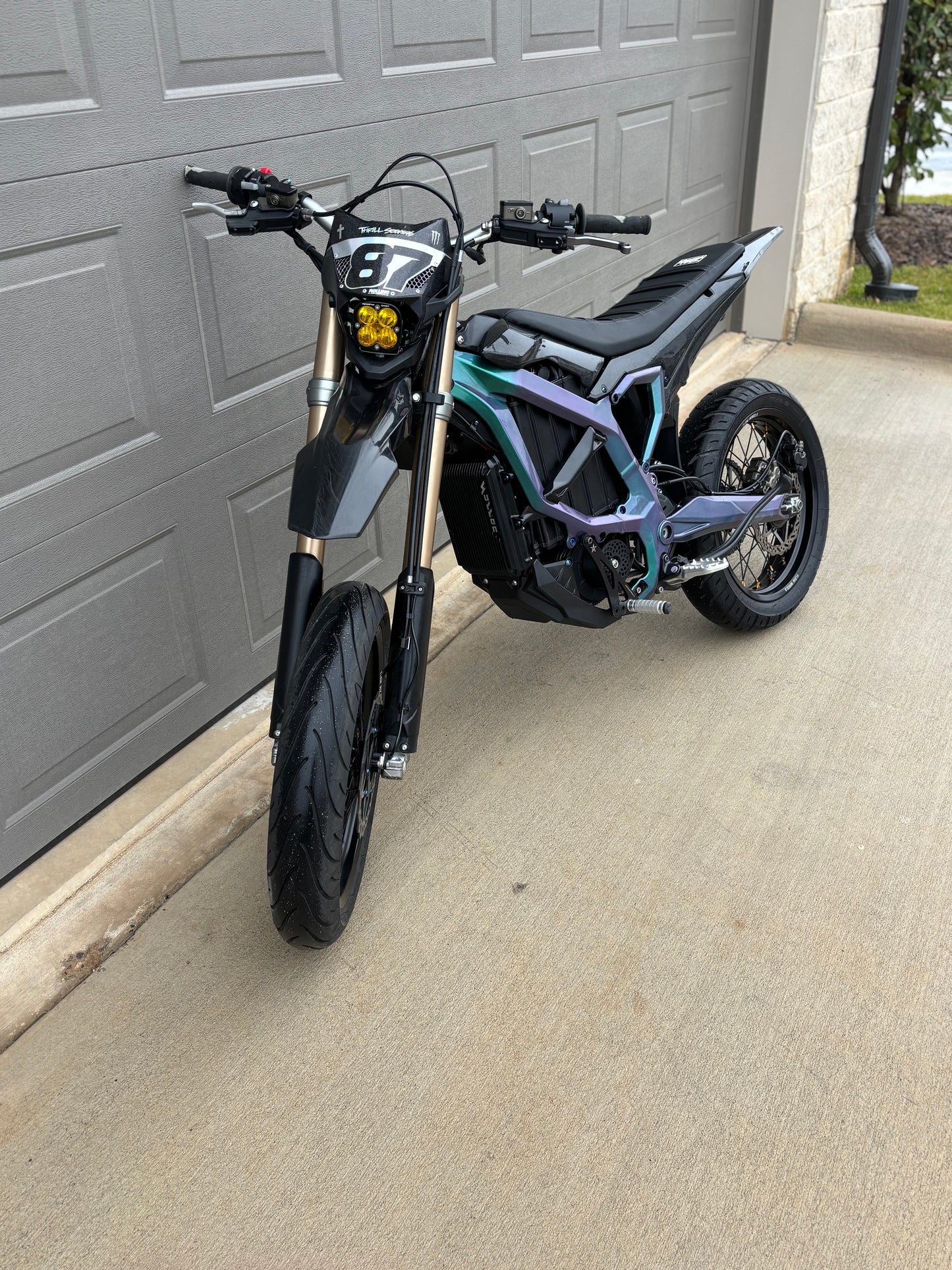 Green/blue color shifting frame guards